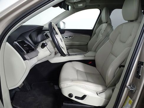 Used 2023 Volvo XC90 B6 Plus AWD/4WD image 12