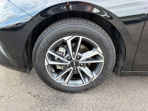 Used 2024 Kia Forte LXS FWD image 9