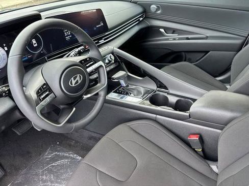 New 2025 Hyundai Elantra SEL image 7