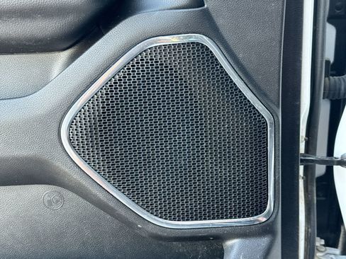 Used 2025 RAM 1500 Laramie AWD/4WD image 36