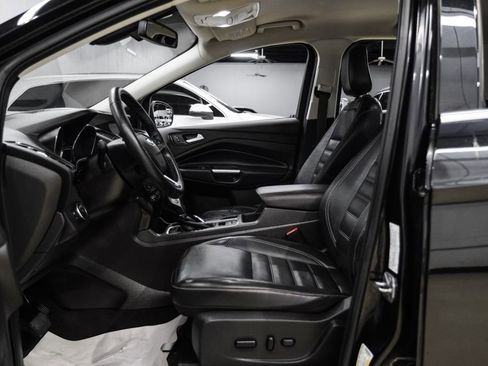 Used 2019 Ford Escape Titanium image 4