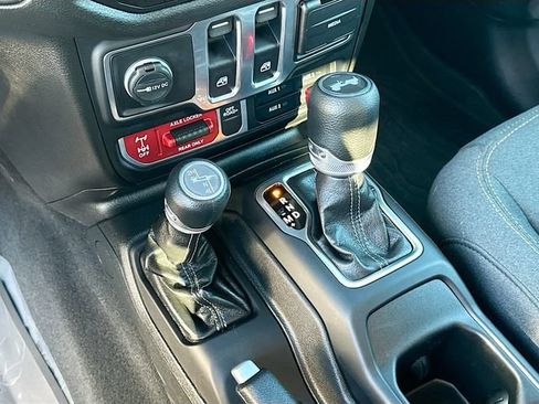 Used 2025 Jeep Wrangler Sport AWD/4WD image 17