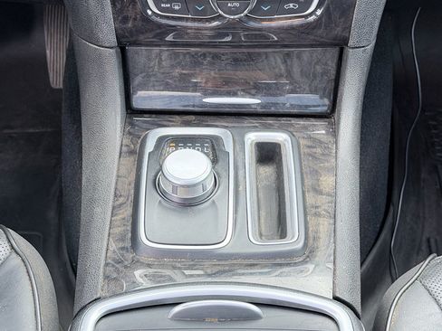 Used 2020 Chrysler 300 Limited RWD image 19