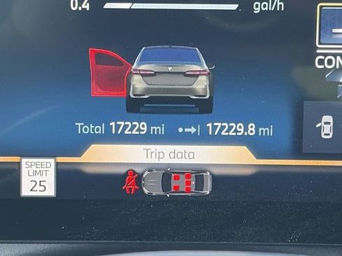 Used 2024 BMW 530i xDrive w/ Premium Package image 25