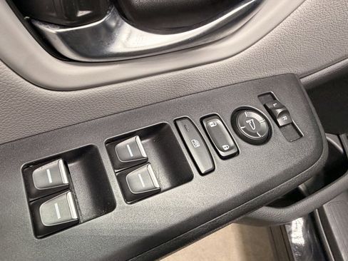 Used 2024 Honda Pilot LX image 19