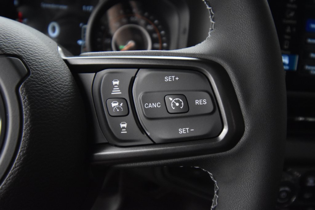 New 2026 Jeep Gladiator Rubicon w/ Technology Group AWD/4WD image 32