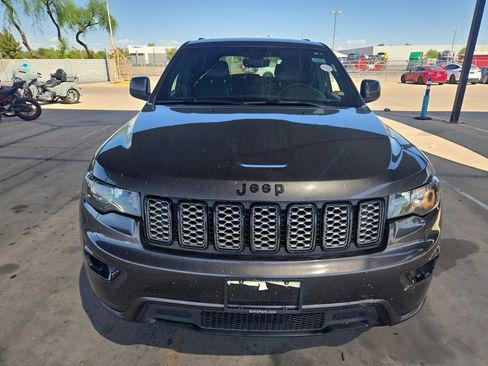 Used 2017 Jeep Grand Cherokee Altitude RWD image 6