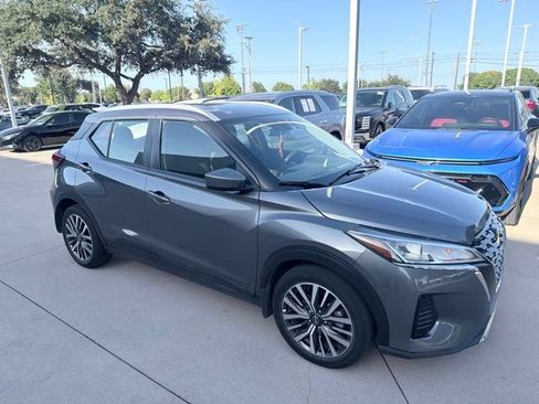Used 2023 Nissan Kicks SV FWD image 2