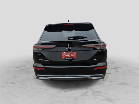 Used 2025 Mitsubishi Outlander SE image 7
