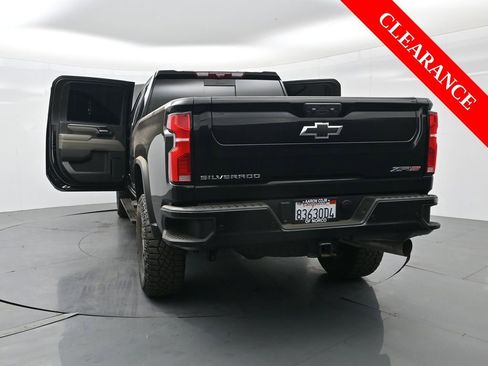 Used 2025 Chevrolet Silverado 2500 ZR2 w/ Technology Package image 39