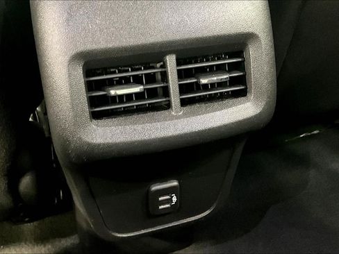 Used 2024 Chevrolet Equinox LT image 32