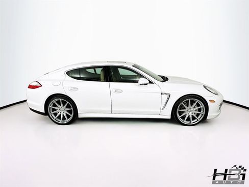 Used 2013 Porsche Panamera 4S image 5