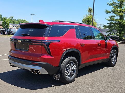 Used 2024 Chevrolet Traverse LT FWD image 6