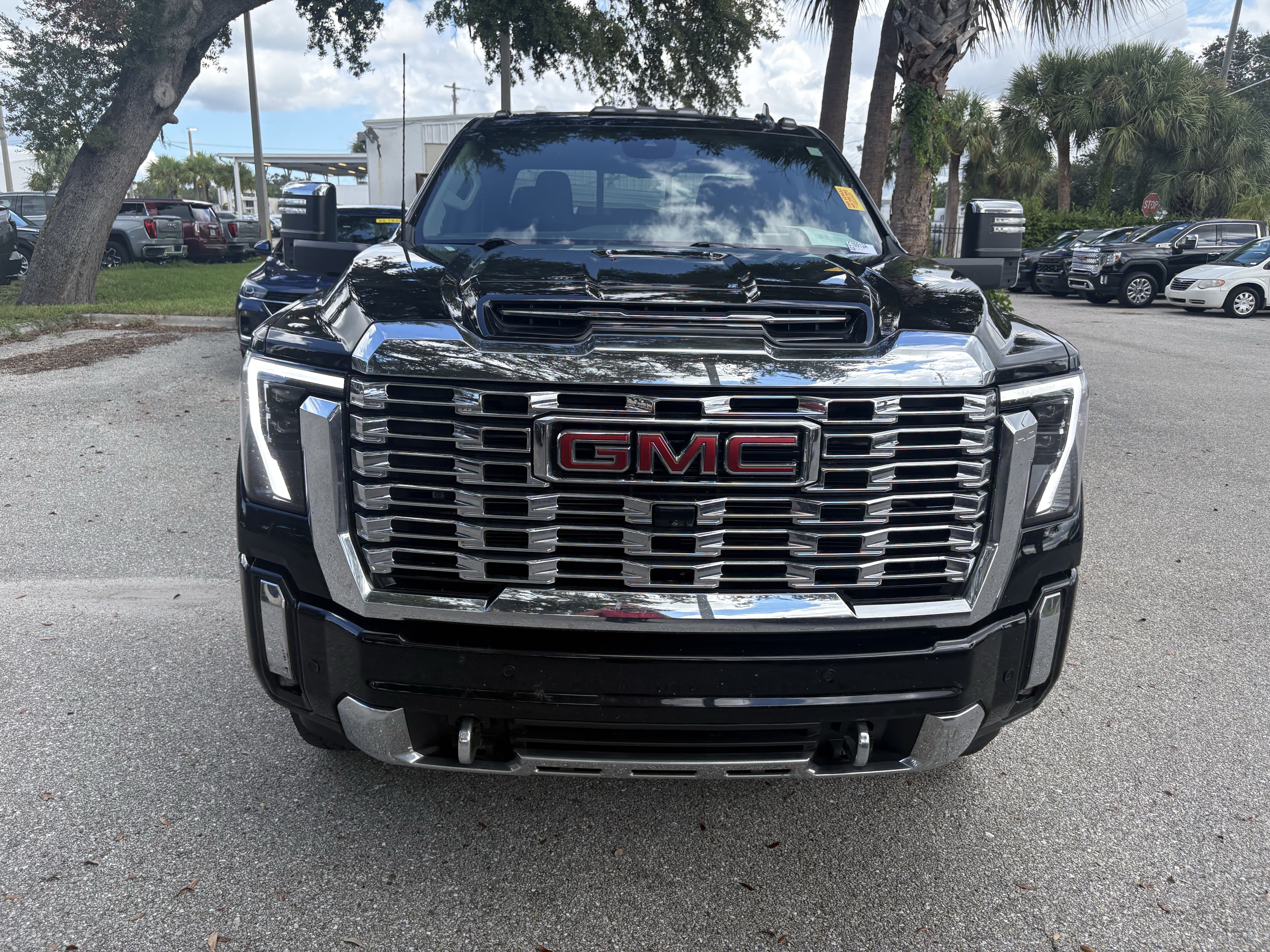 Used 2024 GMC Sierra 2500 Denali w/ Denali Reserve Package AWD/4WD image 2