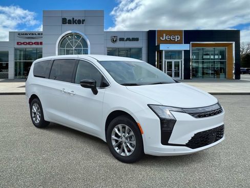 New 2027 Chrysler Pacifica Select AWD/4WD image 1