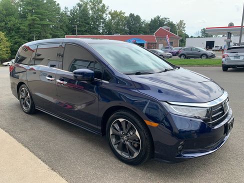 Used 2023 Honda Odyssey Elite image 3