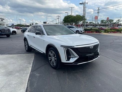 Used 2024 Cadillac Lyriq Luxury AWD/4WD image 3