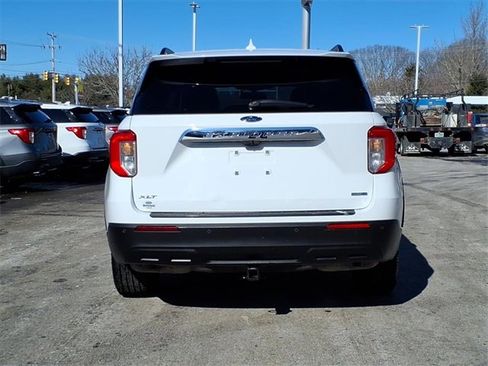 Used 2020 Ford Explorer XLT image 8