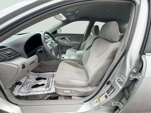Used 2010 Toyota Camry LE FWD image 15