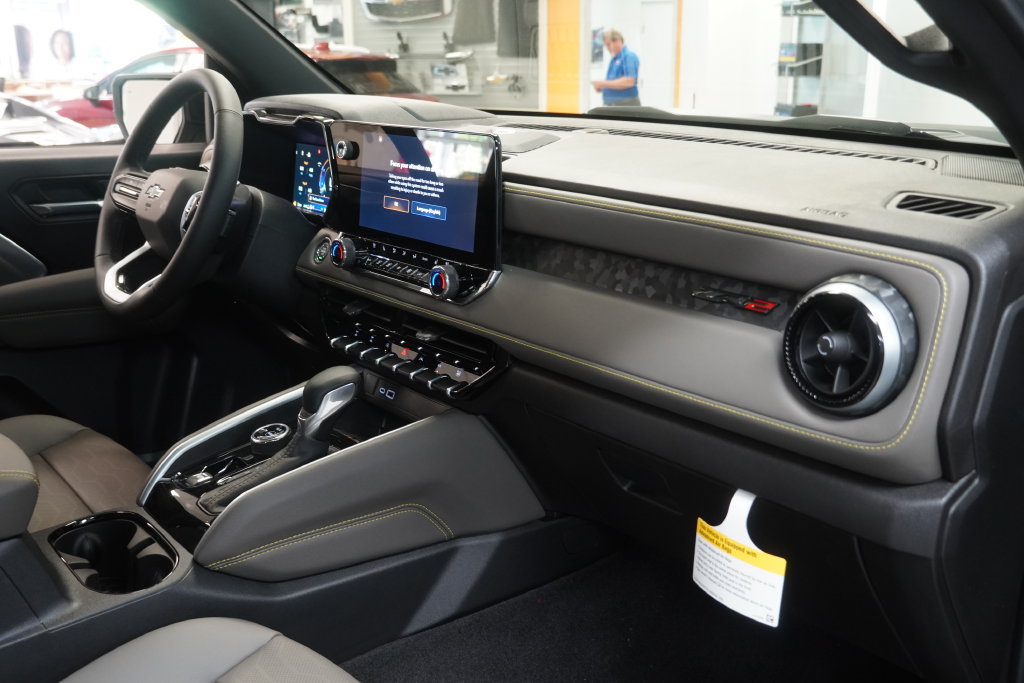 New 2026 Chevrolet Colorado ZR2 w/ Technology Package AWD/4WD image 27