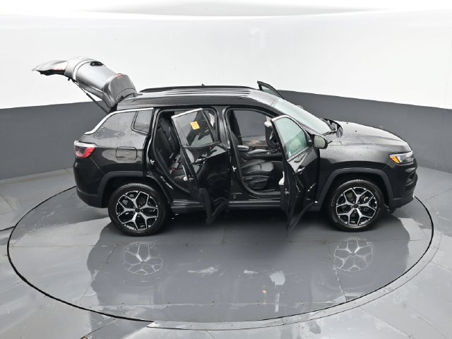 Used 2025 Jeep Compass Limited AWD/4WD image 26