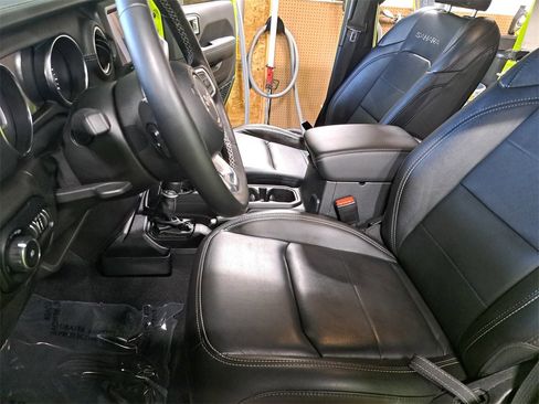 Used 2021 Jeep Wrangler Unlimited Sahara w/ Uconnect 4C Nav & Sound Group image 14