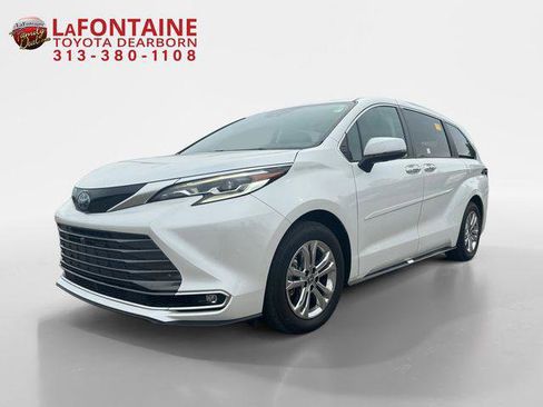 Certified 2023 Toyota Sienna Platinum image 1
