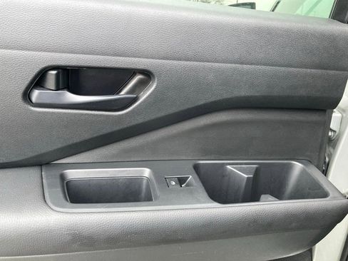 Used 2025 Nissan Pathfinder SV image 13