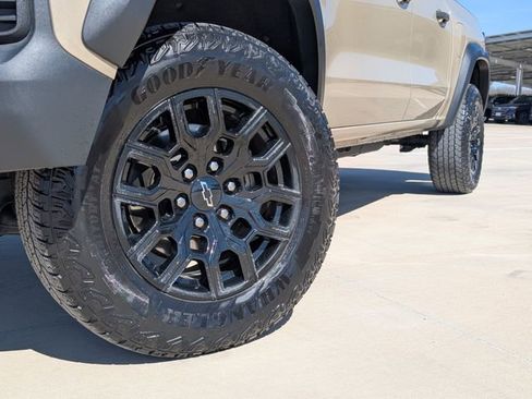 Used 2023 Chevrolet Colorado Trail Boss w/ Advanced Trailering Package image 2