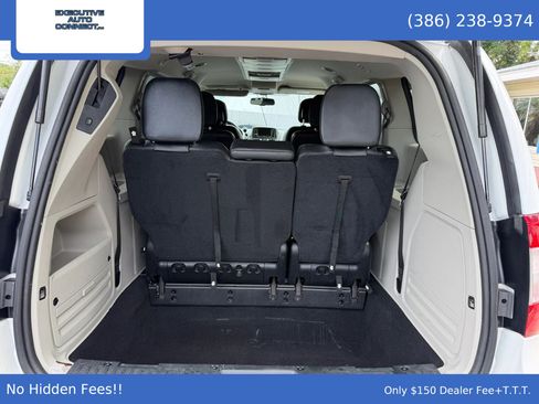 Used 2016 Chrysler Town & Country LX FWD image 10