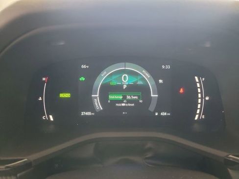 Used 2025 Toyota Camry SE image 15