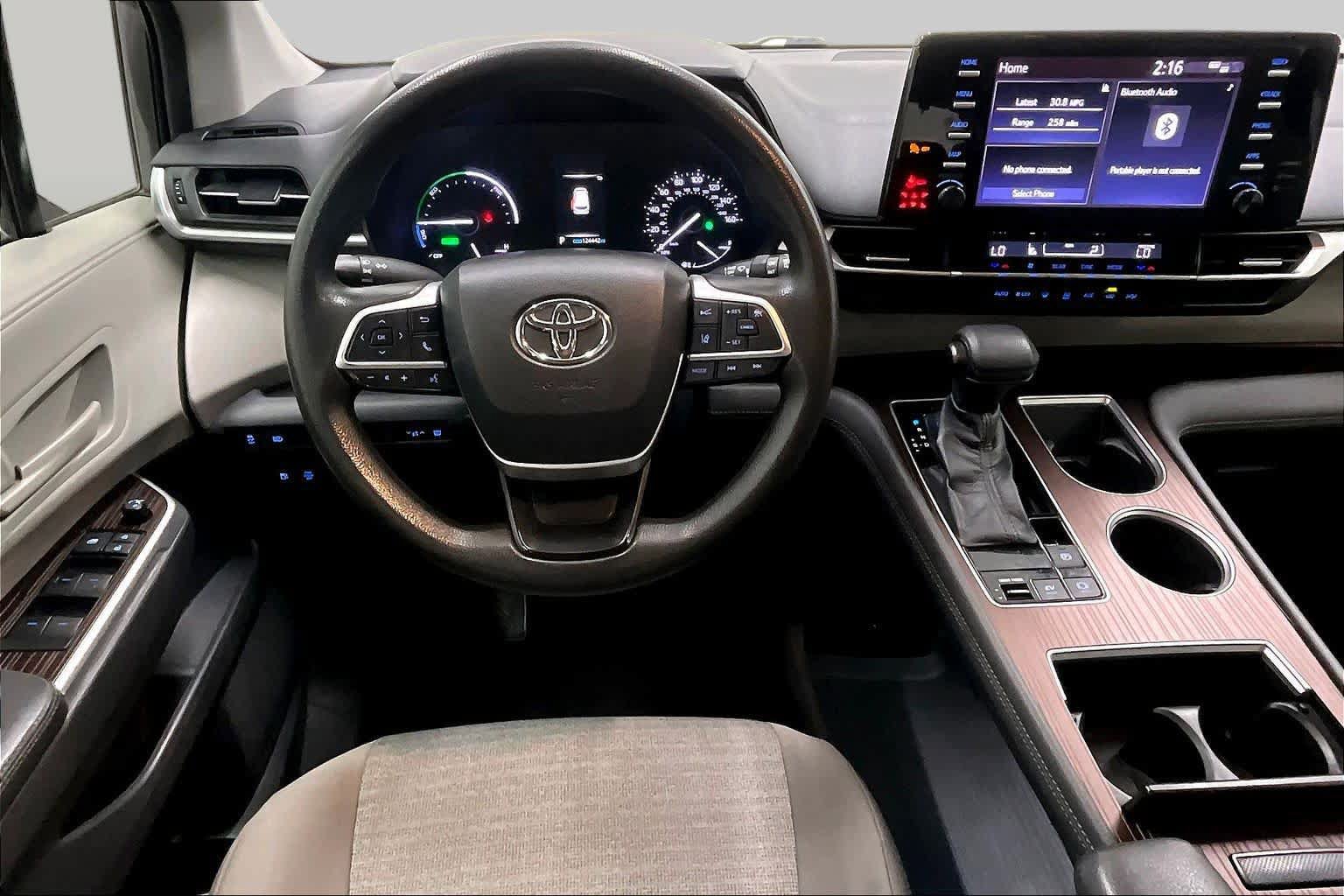 Used 2021 Toyota Sienna LE FWD image 6