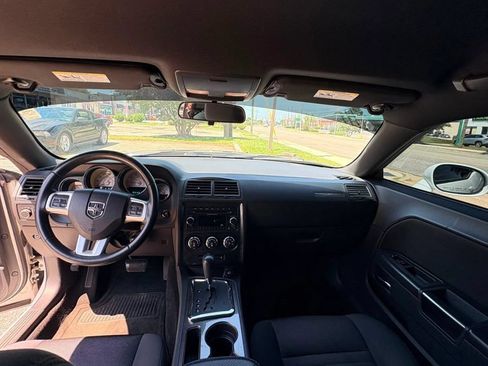 Used 2013 Dodge Challenger SXT RWD image 9