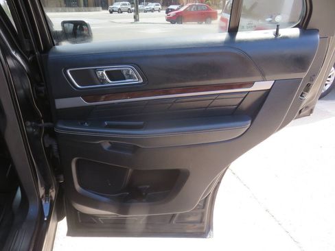 Used 2017 Ford Explorer Platinum AWD/4WD image 33