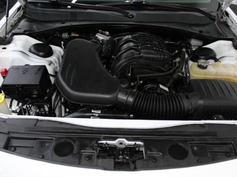 Used 2014 Chrysler 300 C w/ Light Group image 32