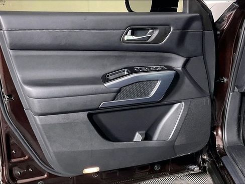 Used 2022 Nissan Pathfinder SL w/ SL Premium Package FWD image 23