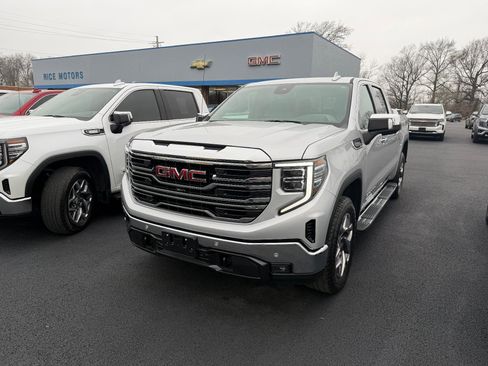 Used 2022 GMC Sierra 1500 SLT w/ SLT Premium Plus Package image 1