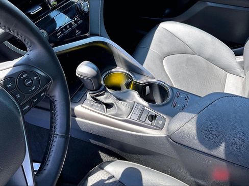 Used 2022 Toyota Camry XSE w/ Navigation Package image 15