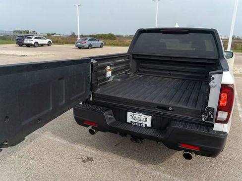 Used 2023 Honda Ridgeline Sport image 18