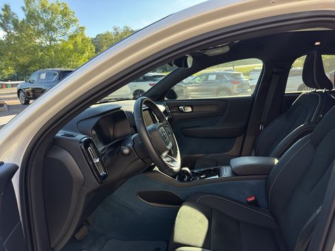 Used 2023 Volvo C40 P8 Recharge Ultimate AWD/4WD image 9