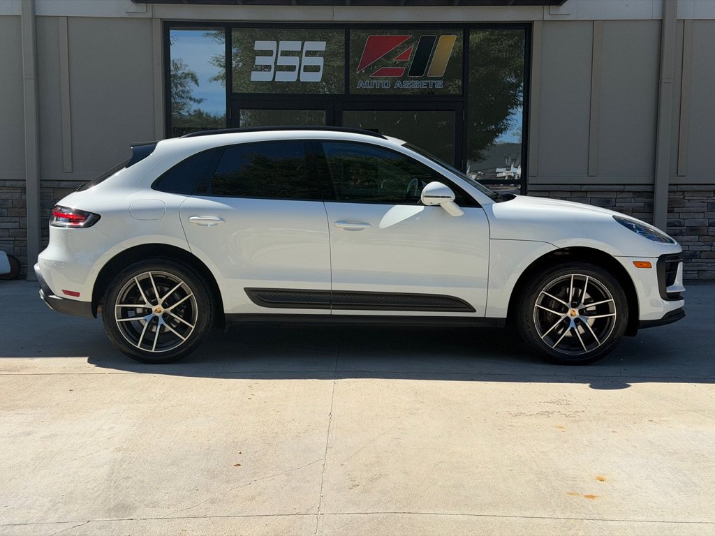 Used 2023 Porsche Macan AWD/4WD image 2