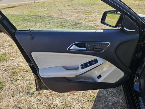 Used 2015 Mercedes-Benz GLA 250 4MATIC image 10