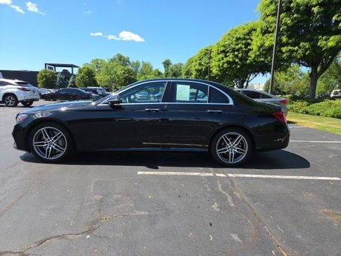 Certified 2019 Mercedes-Benz E 300 4MATIC image 4