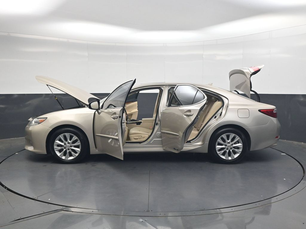 Used 2013 Lexus ES 300h w/ Luxury Pkg FWD image 37
