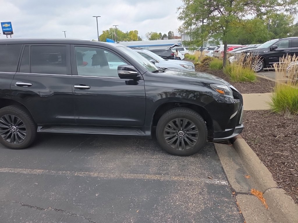 Used 2023 Lexus GX 460 Premium w/ Accessory Package AWD/4WD image 19