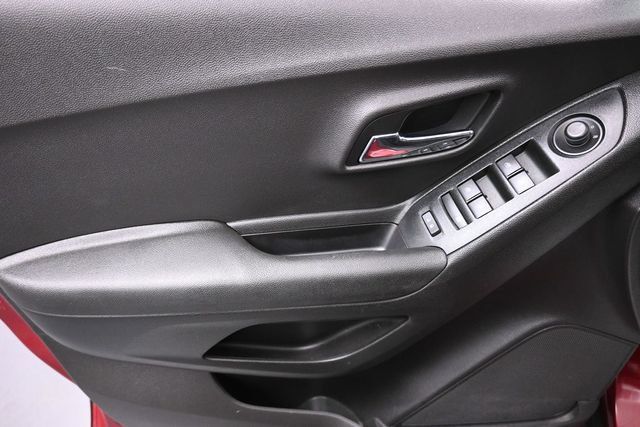 Used 2019 Chevrolet Trax LT FWD image 13