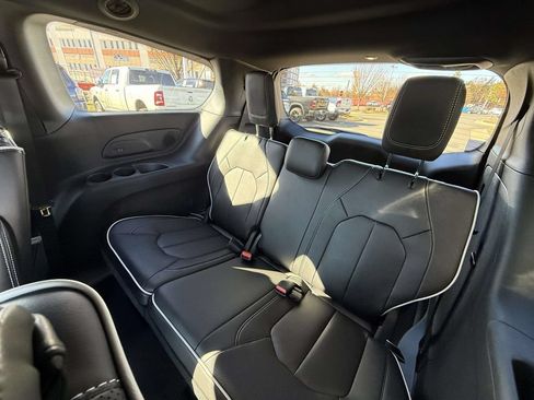 New 2026 Chrysler Pacifica Limited w/ S Appearance Package AWD/4WD image 18