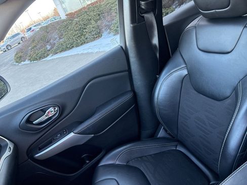 Used 2022 Jeep Cherokee Latitude w/ Sun & Sound Group image 32