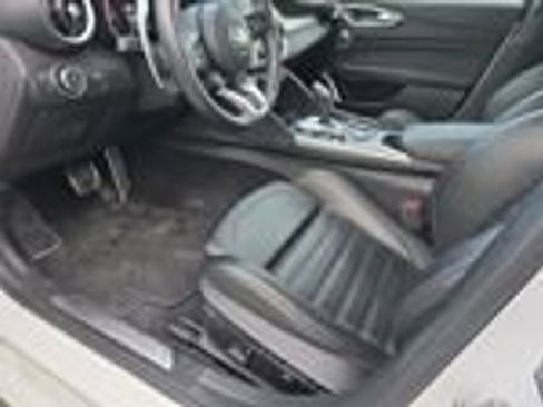 Used 2023 Alfa Romeo Giulia Veloce image 7