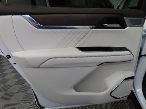 Used 2025 GMC Acadia Denali image 65